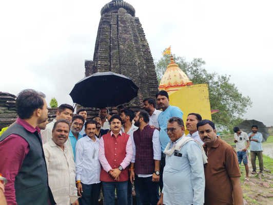 बरेली (रायसेन) 29 जून 2025 — भगदेई गांव में जल गंगा संवर्धन अभियान और एक पेड़ माँ के नाम कार्यक्रम में शामिल हुए मंत्री  पटेल, जल और वृक्ष ही जीवन का मूल आधार : मंत्री राजर्षि नरेन्द्र शिवाजी पटेल,कहा, इनका संरक्षण सभी का नैतिक कर्तव्य…