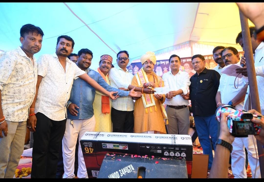 सादगी के साथ मनाया राज्यमंत्री नरेंद्र शिवाजी पटेल ने अपना जन्मदिन — टीम पहल को सौंपा 65 हजार का चेक