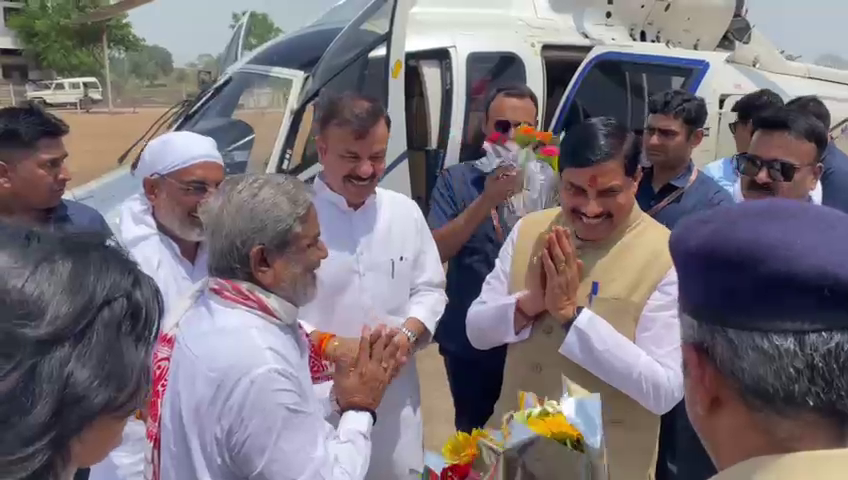 मुख्यमंत्री डॉ. यादव का गाडरवारा हेलीपैड पर हुआ आत्मीय स्वागत