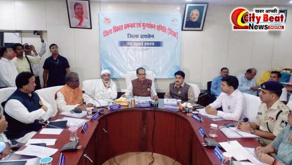 रायसेन, 26 जुलाई 2025 – खाद की कालाबाजारी और नकली खाद बेचने वालों के विरूद्ध कठोर से कठोर कार्रवाई करें- केन्द्रीय मंत्री चौहान,रायसेन जिले को विकास और जनकल्याण के मामले में मॉडल बनाएं जिला विकास समन्वय और निगरानी समिति (दिशा) की बैठक केन्द्रीय मंत्री चौहान की अध्यक्षता में सम्पन्न