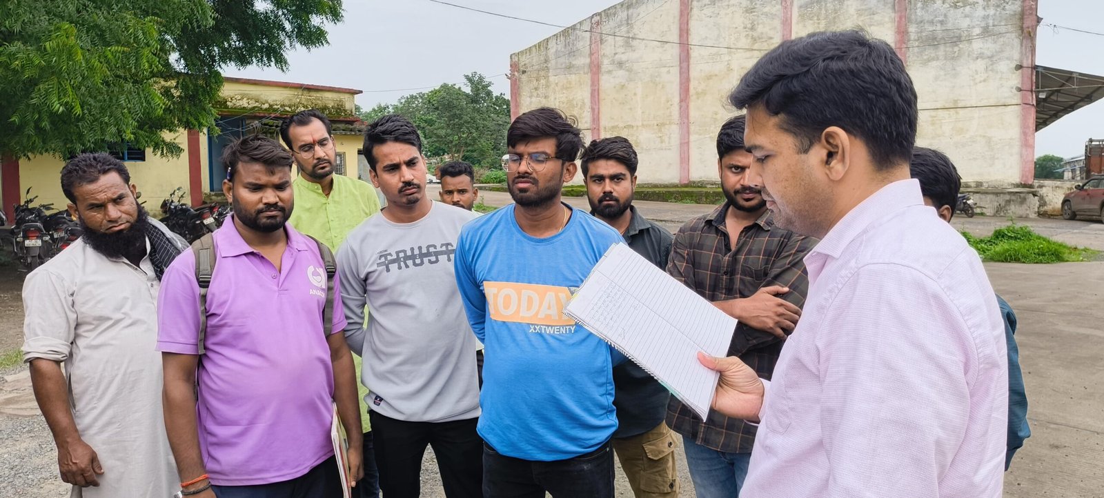 रायसेन,बम्होरी, 20 जुलाई 2025 – कलेक्टर विश्वकर्मा ने बम्होरी में मूंग उपार्जन केन्द्र का किया निरीक्षण…