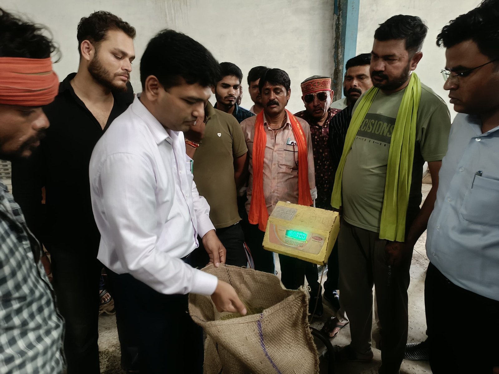 रायसेन, बरेली, 23 जुलाई 2025 — रायसेन कलेक्टर विश्वकर्मा ने मूंग उपार्जन केंद्रों का आकस्मिक किया निरीक्षण।