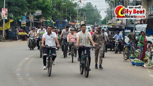 खेल उत्सव: रायसेन में जिलाधीश और पुलिस अधीक्षक ने चलाई साइकिल कहा- एक घंटा साईकिल चलाएं, स्वस्थ्य जीवन पाएं