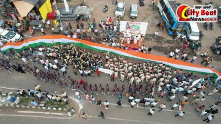 रायसेन, 12 अगस्त 2025 – ‘हर घर तिरंगा, हर घर स्वच्छता अभियान’ के तहत रायसेन में कलेक्टर, एसपी के नेतृत्व में निकली भव्य तिरंगा बाईक रैली…