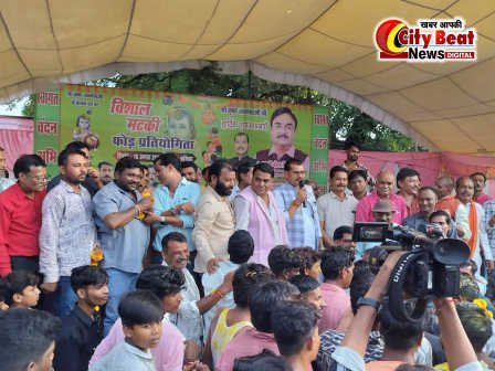 बरेली,17 अगस्त 2025 – श्री गणेश समिति होली चौक की टोली ने मटकी फोड़कर जीता 21 हजार का पुरूषकार…