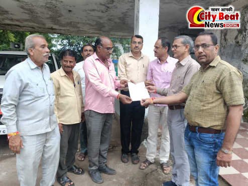 डीएपी और यूरिया की कमी से किसान परेशान किसान संघ ने तहसीलदार को सौंपा ज्ञापन