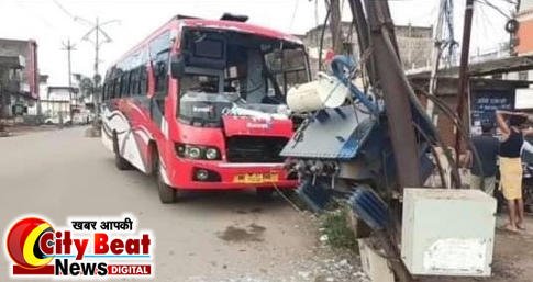 बरेली में बस स्टैंड से निकलते ही बस टकराई बिजली ट्रांसफार्मर से हुआ ब्लास्ट, गंभीर लापरवाही आई सामने